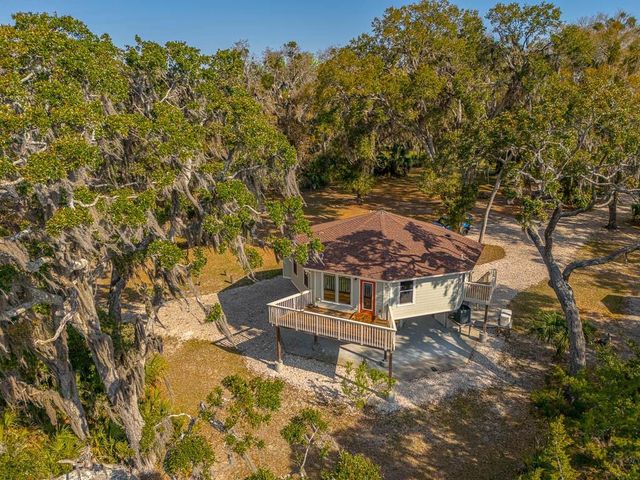 1368 NE Woodstork Way, Townsend, GA 31331