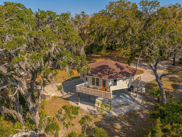 1368 NE Woodstork Way, Townsend, GA 31331