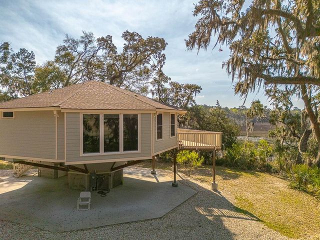 1368 NE Woodstork Way, Townsend, GA 31331