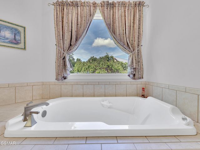 496 Proffitt Ridge Rd Road, Mooresburg, TN 37811