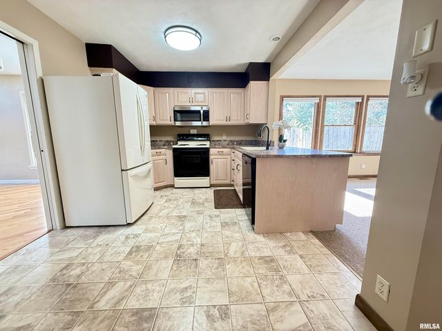 1005 EDISON Court, Pekin, IL 61554