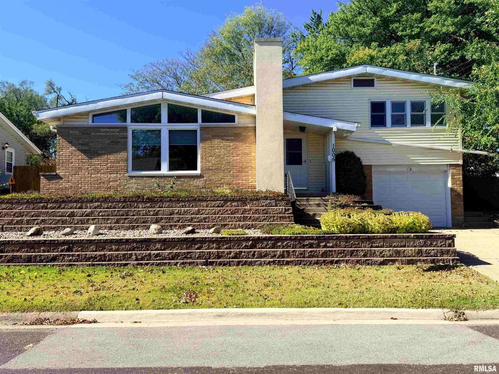 1005 EDISON Court, Pekin, IL 61554