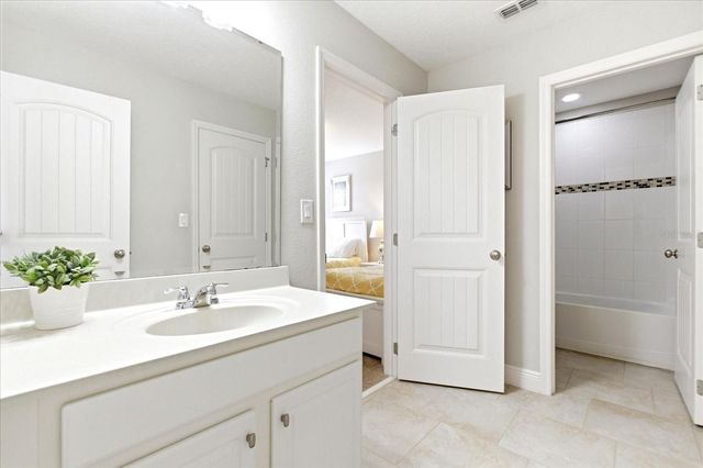 4201 OAKVIEW DRIVE, Davenport, FL 33837