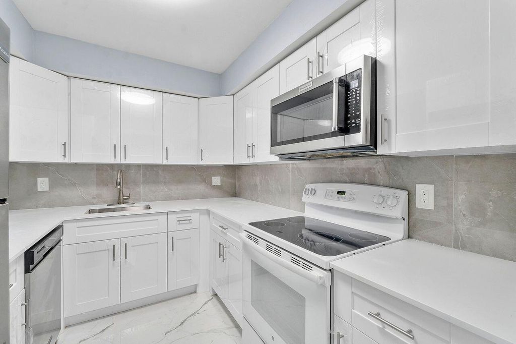 9960 Pineapple Tree Drive 107, Boynton Beach, FL 33436