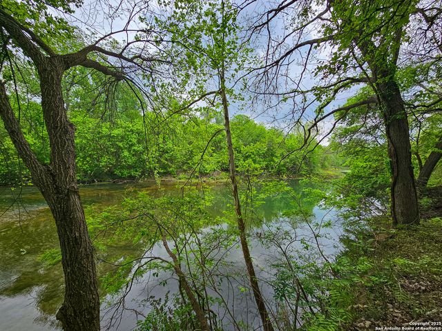 1600 River Trl, Seguin, TX 78155