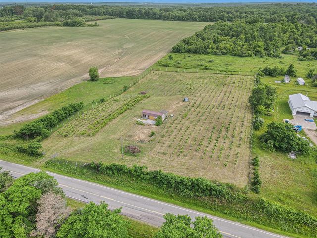 56278 County Road 365, Lawrence, MI 49064