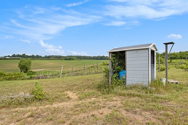 56278 County Road 365, Lawrence, MI 49064