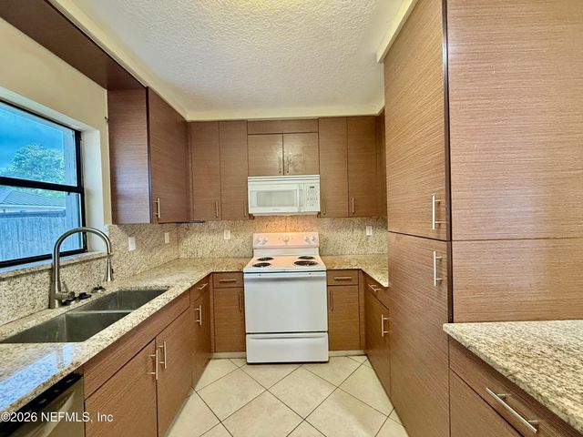 524 17TH Avenue N, Jacksonville Beach, FL 32250