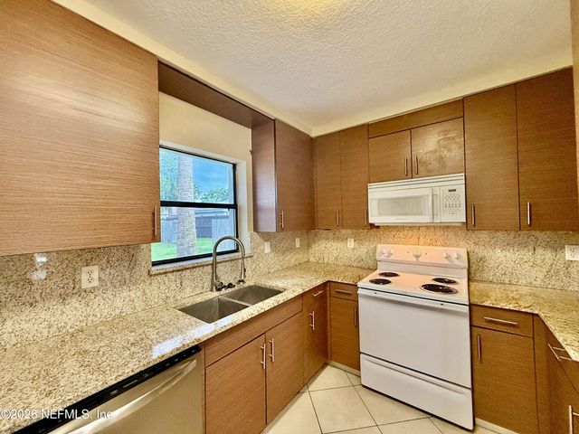524 17TH Avenue N, Jacksonville Beach, FL 32250