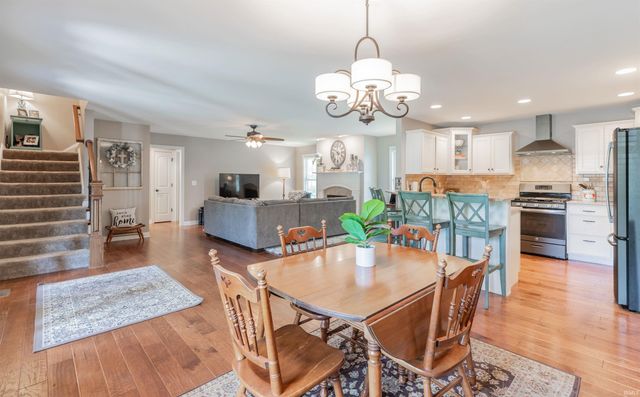 10160 S Quail Crossing, Haubstadt, IN 47639