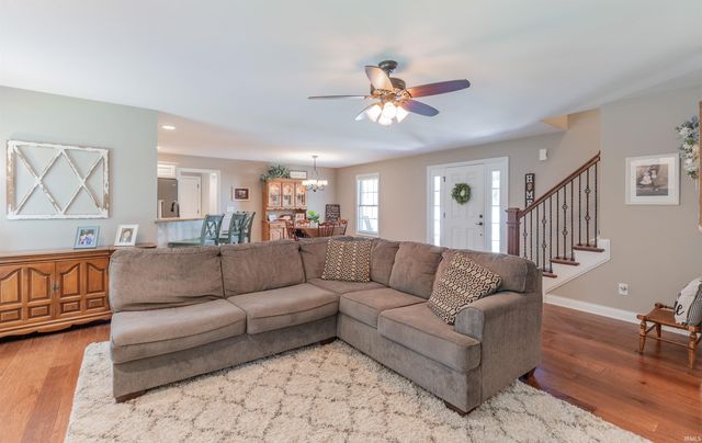 10160 S Quail Crossing, Haubstadt, IN 47639