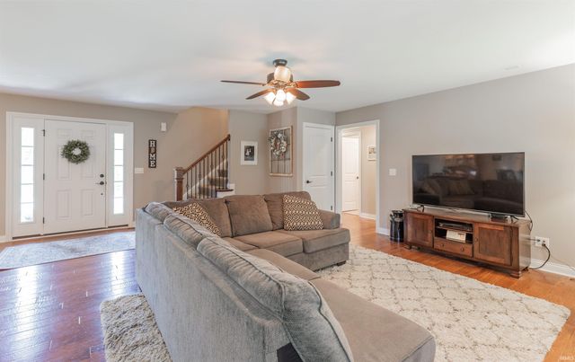 10160 S Quail Crossing, Haubstadt, IN 47639