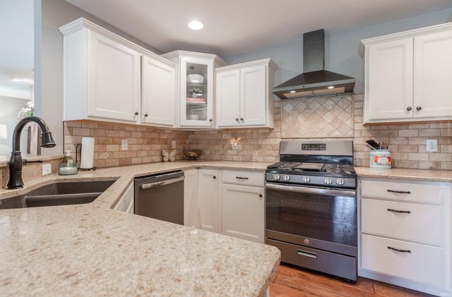 10160 S Quail Crossing, Haubstadt, IN 47639