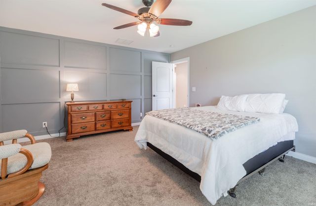 10160 S Quail Crossing, Haubstadt, IN 47639