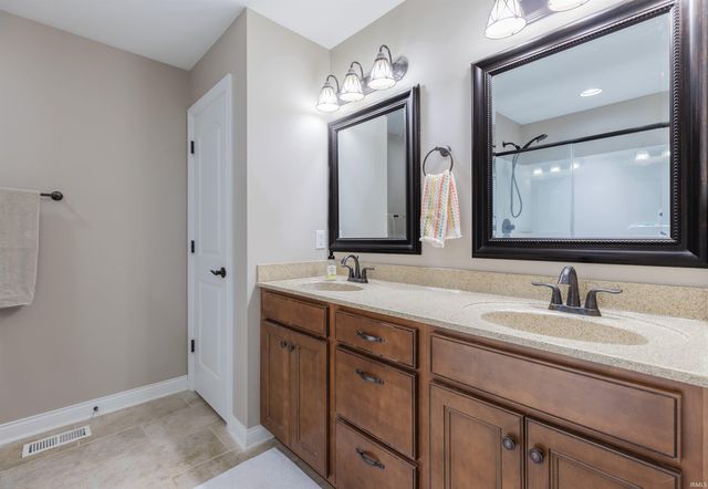 10160 S Quail Crossing, Haubstadt, IN 47639