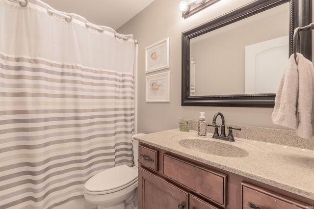 10160 S Quail Crossing, Haubstadt, IN 47639