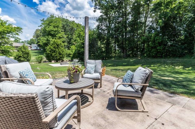 10160 S Quail Crossing, Haubstadt, IN 47639