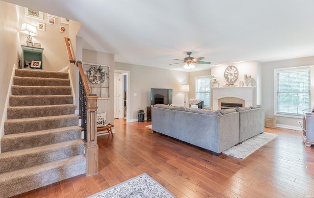 10160 S Quail Crossing, Haubstadt, IN 47639