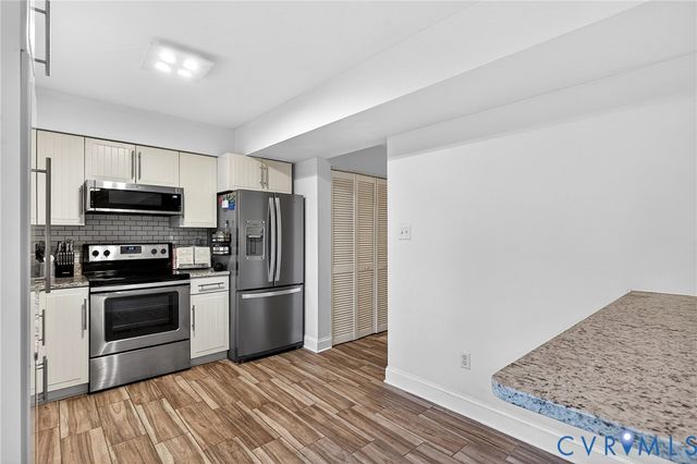 1563 Front Royal Dr, Henrico, VA 23228