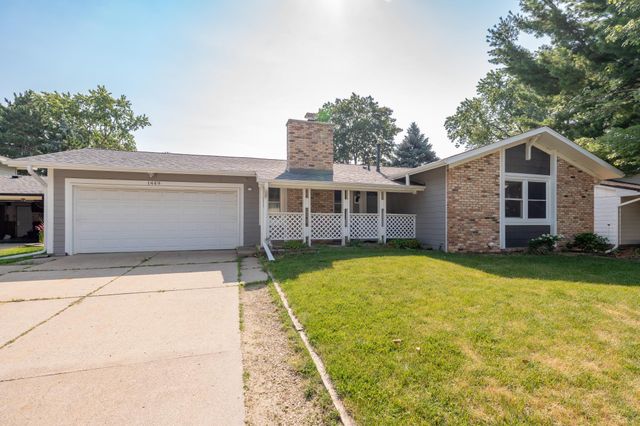 1449 Park Hills Court, Woodbury, MN 55125