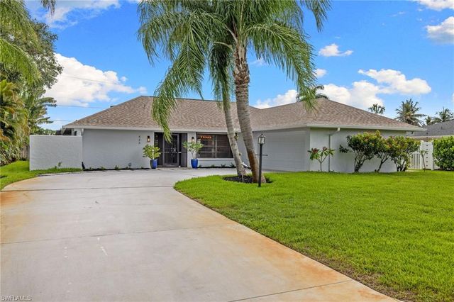 433 Golfview DR, Naples, FL 34110