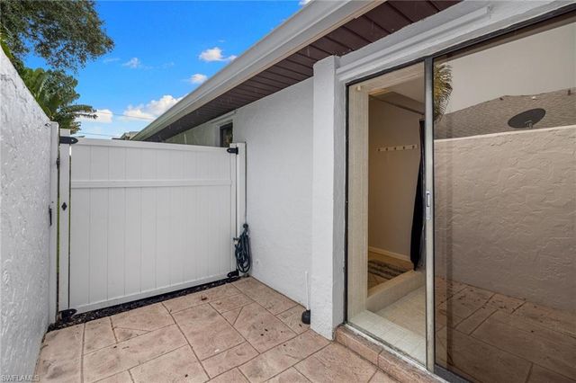433 Golfview DR, Naples, FL 34110