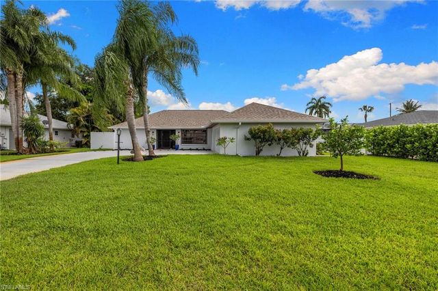 433 Golfview DR, Naples, FL 34110