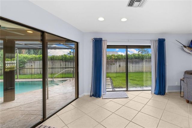 433 Golfview DR, Naples, FL 34110