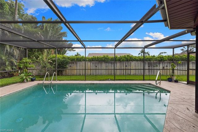 433 Golfview DR, Naples, FL 34110