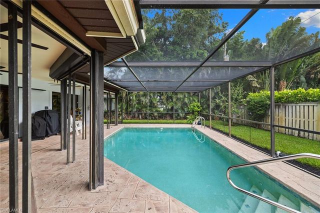 433 Golfview DR, Naples, FL 34110