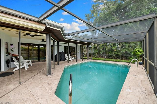 433 Golfview DR, Naples, FL 34110