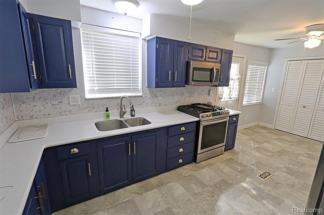 19336 Centralia, Redford, MI 48240