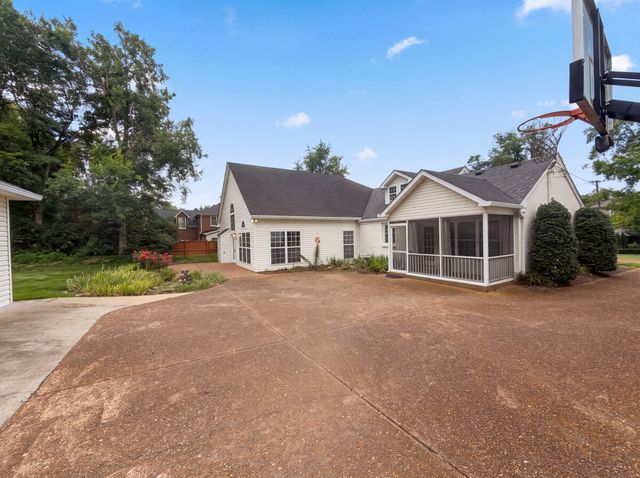 608 Estes Rd, Nashville, TN 37215