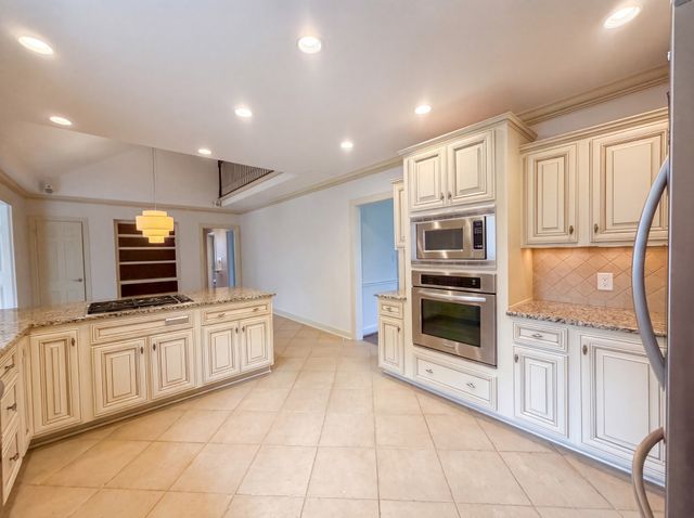 608 Estes Rd, Nashville, TN 37215