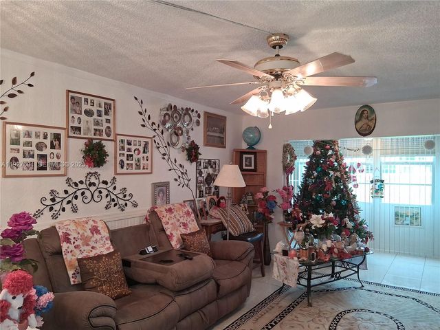 8841 NW Sunrise Lakes Blvd 112, Sunrise, FL 33322