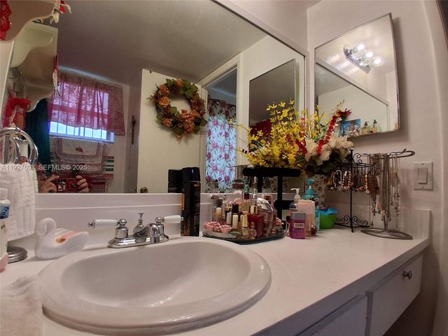 8841 NW Sunrise Lakes Blvd 112, Sunrise, FL 33322