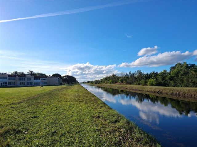 8841 NW Sunrise Lakes Blvd 112, Sunrise, FL 33322