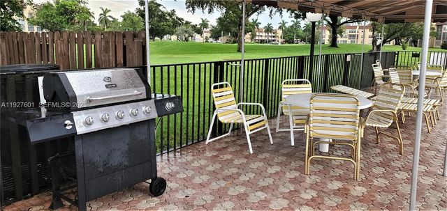 8841 NW Sunrise Lakes Blvd 112, Sunrise, FL 33322