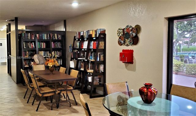 8841 NW Sunrise Lakes Blvd 112, Sunrise, FL 33322