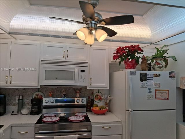 8841 NW Sunrise Lakes Blvd 112, Sunrise, FL 33322