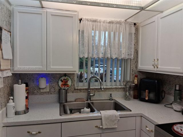 8841 NW Sunrise Lakes Blvd 112, Sunrise, FL 33322