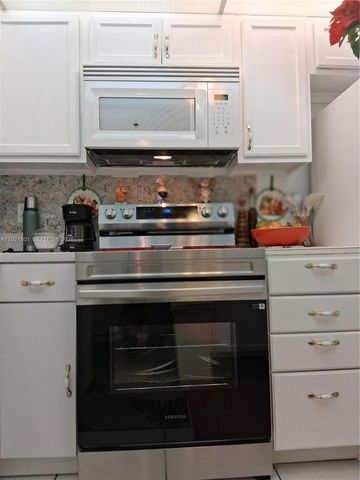 8841 NW Sunrise Lakes Blvd 112, Sunrise, FL 33322