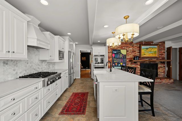 2226 Melrose Ln, Salina, KS 67401