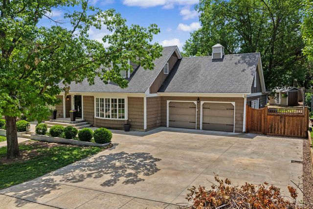 2226 Melrose Ln, Salina, KS 67401