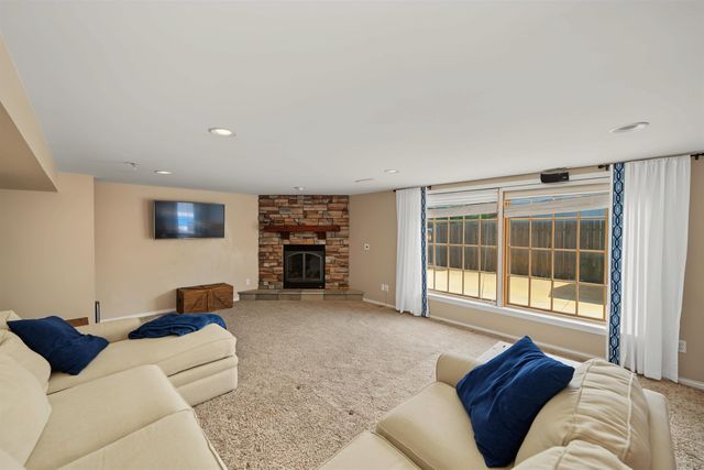 2226 Melrose Ln, Salina, KS 67401