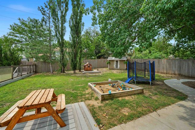 2226 Melrose Ln, Salina, KS 67401