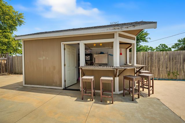 2226 Melrose Ln, Salina, KS 67401
