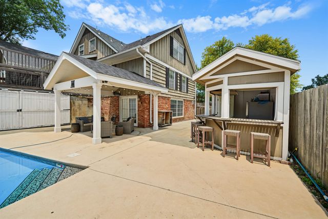 2226 Melrose Ln, Salina, KS 67401