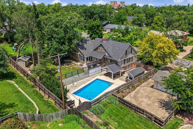 2226 Melrose Ln, Salina, KS 67401