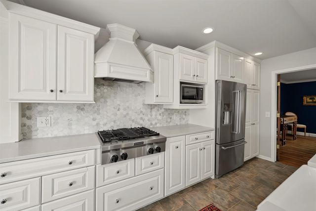 2226 Melrose Ln, Salina, KS 67401